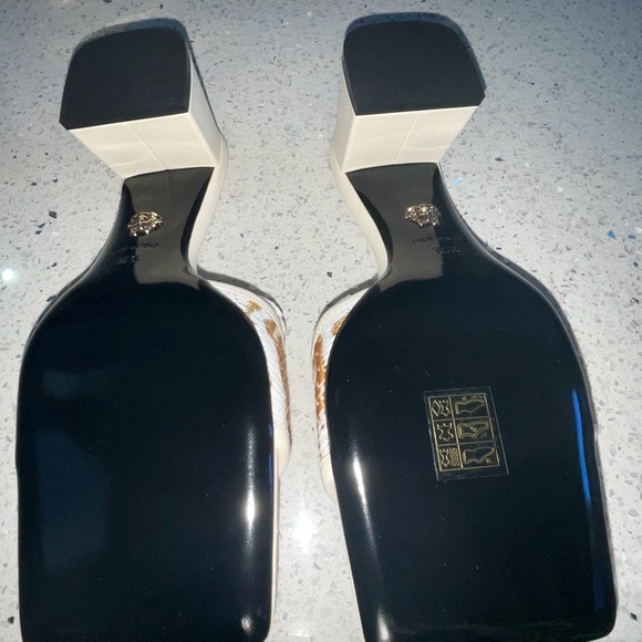 New (Authentic) Versace Cream and Gold Mules US 6.5 - Picture 2 of 11